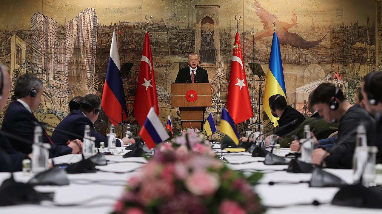 İstanbul, Rusya ve Ukrayna arasındaki savaşa barış kapısını açıyor