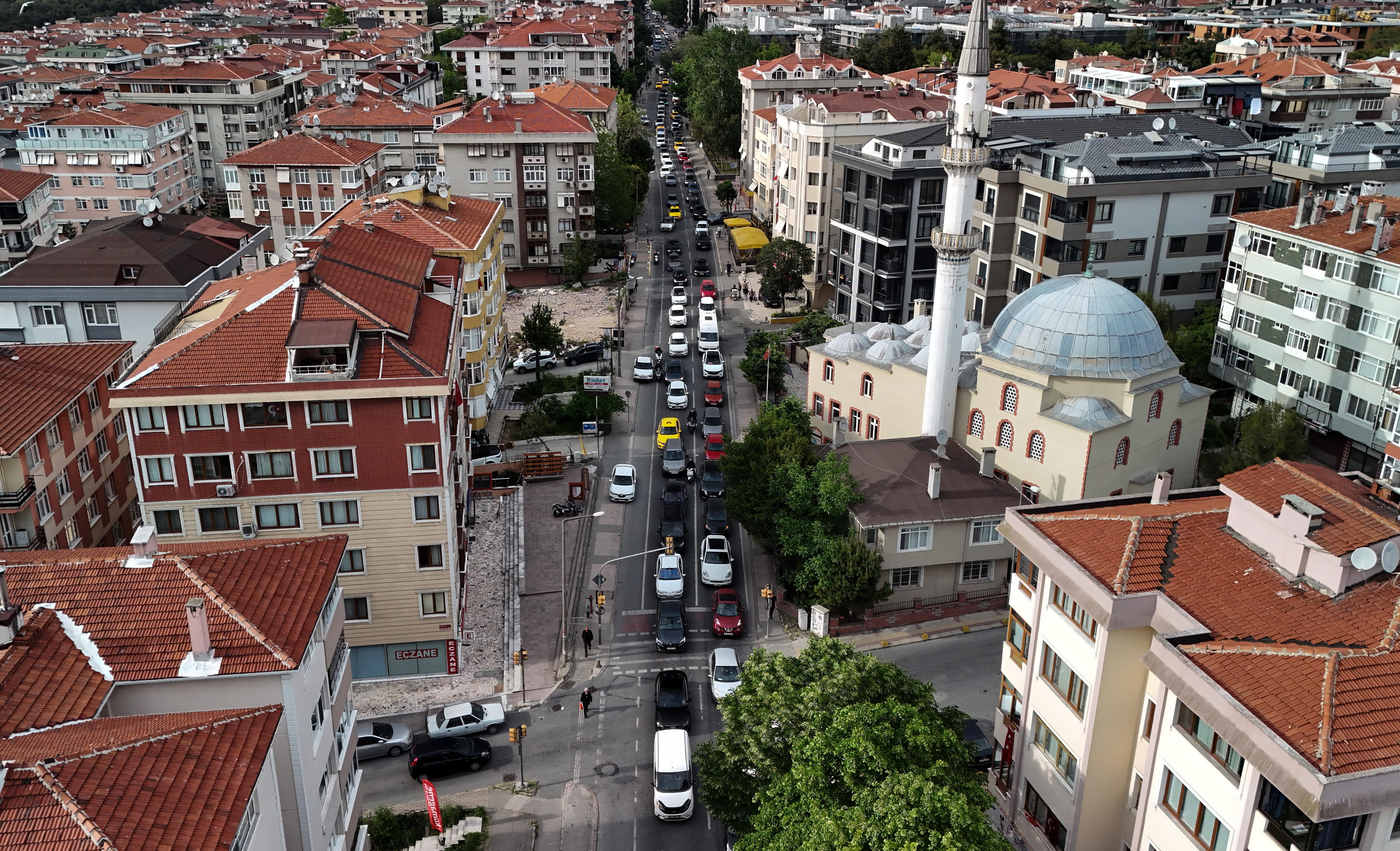 İstanbul'da İSKİ yolu kapattı! Bakırköy'de esnaf zorda...