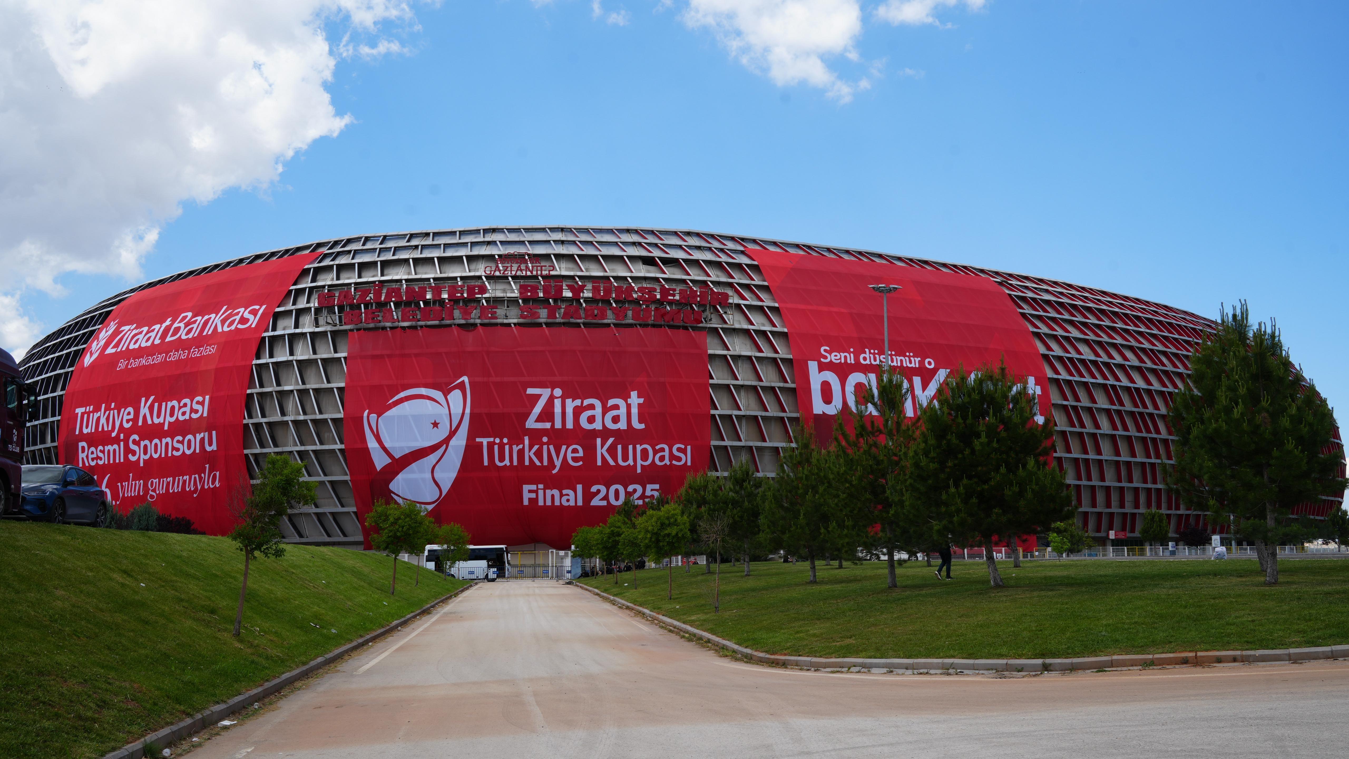Ziraat Türkiye Kupası final maçı! Gaziantep Stadyumu'nda kupa coşkusu başladı