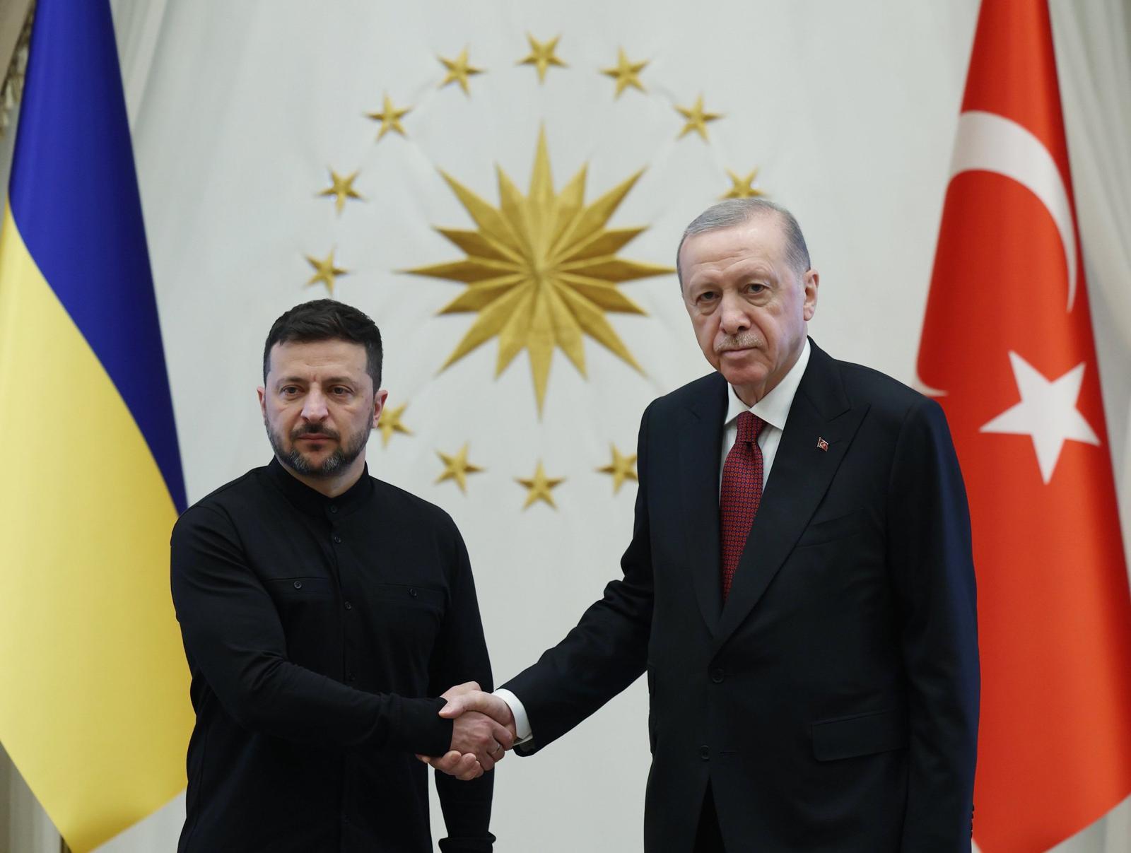 Ukrayna Devlet Başkanı Zelenski, Erdoğan ile görüşmek üzere Ankara'ya geldi, müzakereler ertelendi