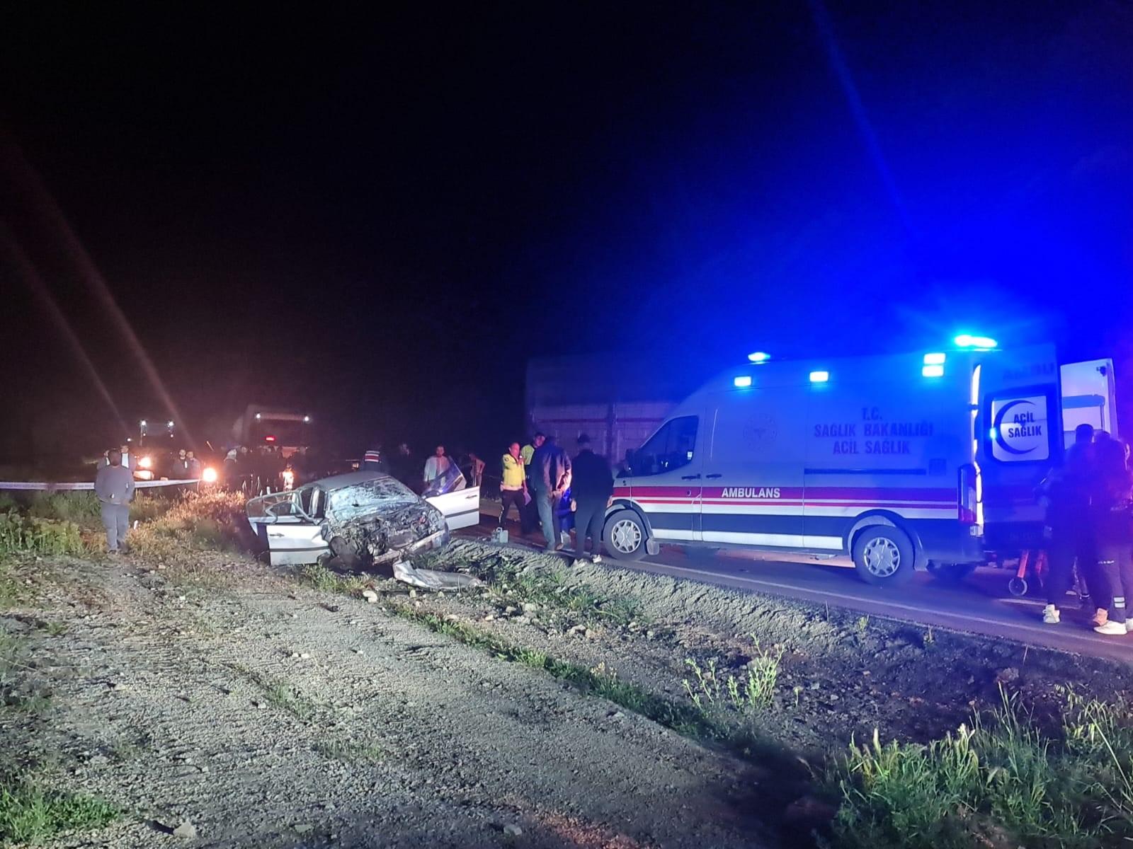 Ankara'da otomobil ile kamyon kafa kafaya çarpıştı: 1 ölü, 4 yaralı