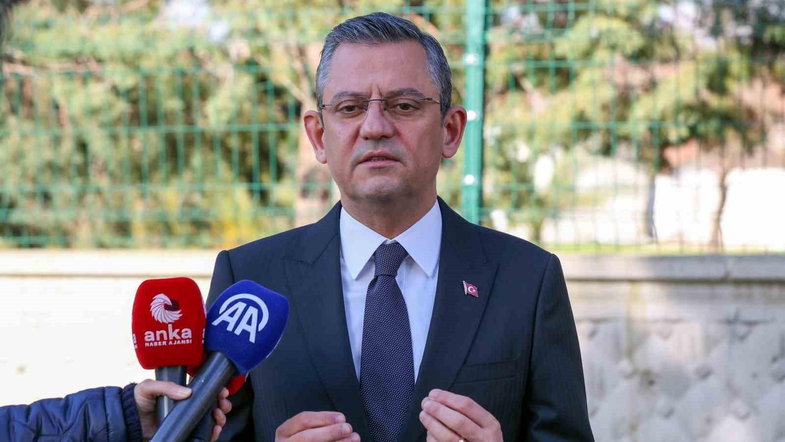 CHP Genel Başkanı Özgür Özel Silivri Cezaevinde olay çıkardı! Gardiyanlara küfredip saldırmaya kalktı