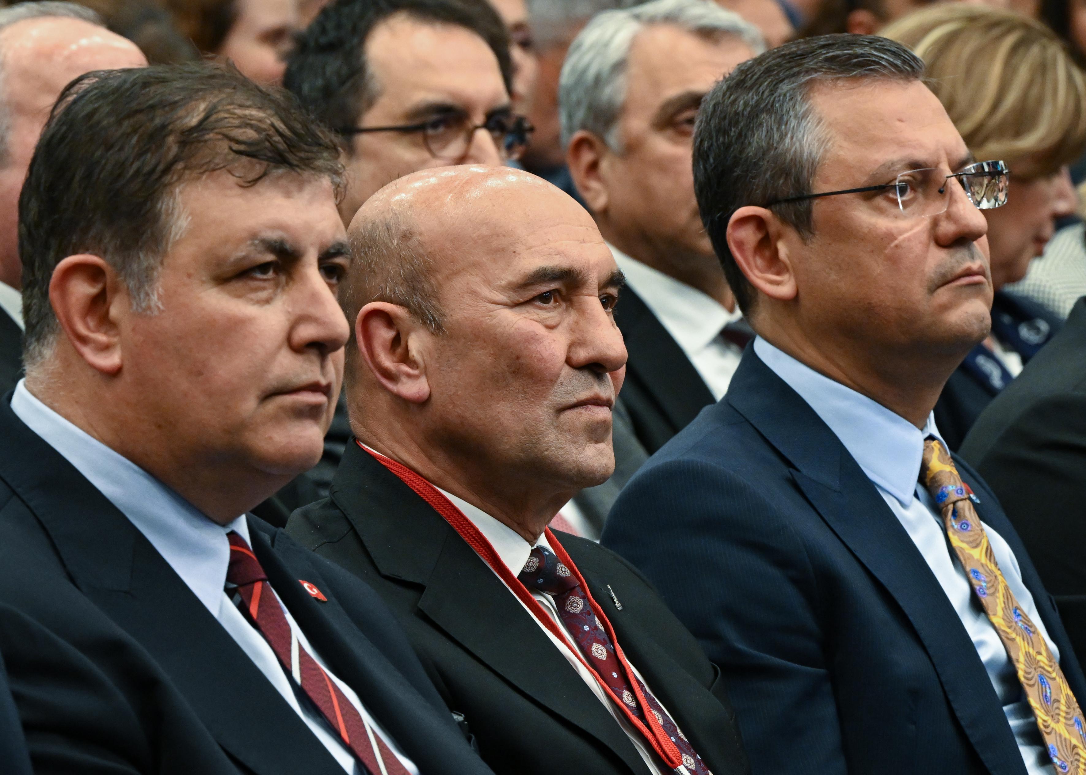 CHP'li İzmir Belediye Başkanı Tugay, Soyer'in "sorumsuz" zam hamlesine sert tepki gösterdi