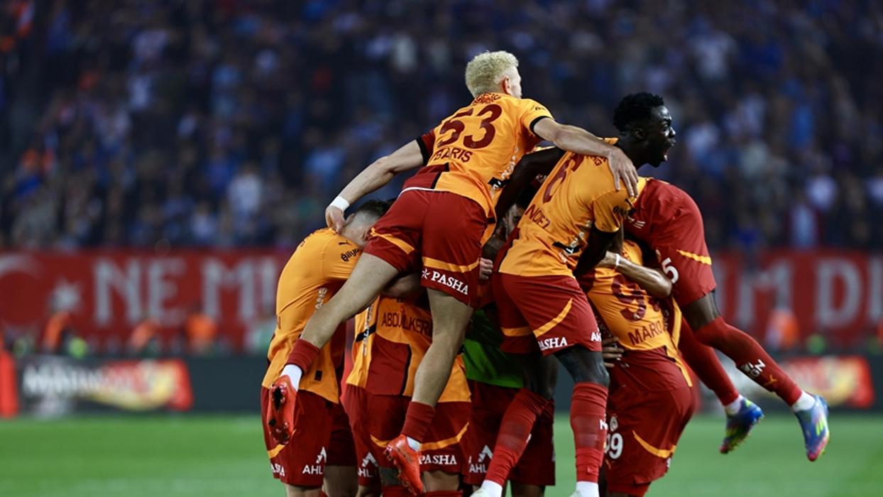 Fenerbahçe'nin 8 puan önünde bulunan Galatasaray, Süper Lig'de şampiyonluğunu ilan etmek için sahaya çıkacak
