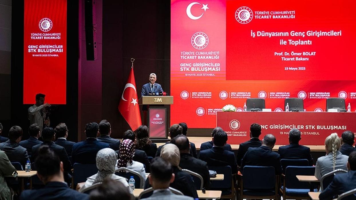 Ticaret Bakanı Bolat: Türkiye Yüzyılı'nı gençliğin de yüzyılı yapmak zorundayız