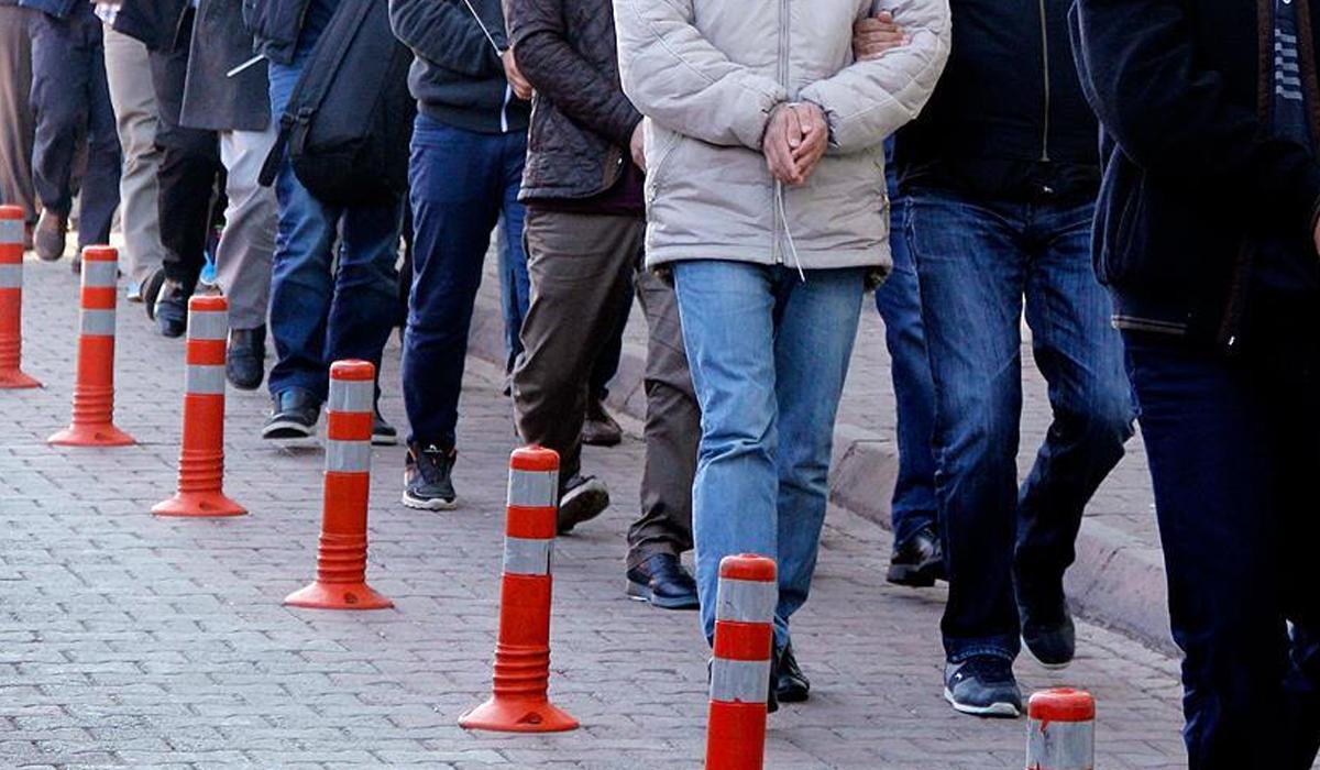 Film sahnelerini aratmayan tefecilik operasyonu: Silah, senet, altın, tapu...