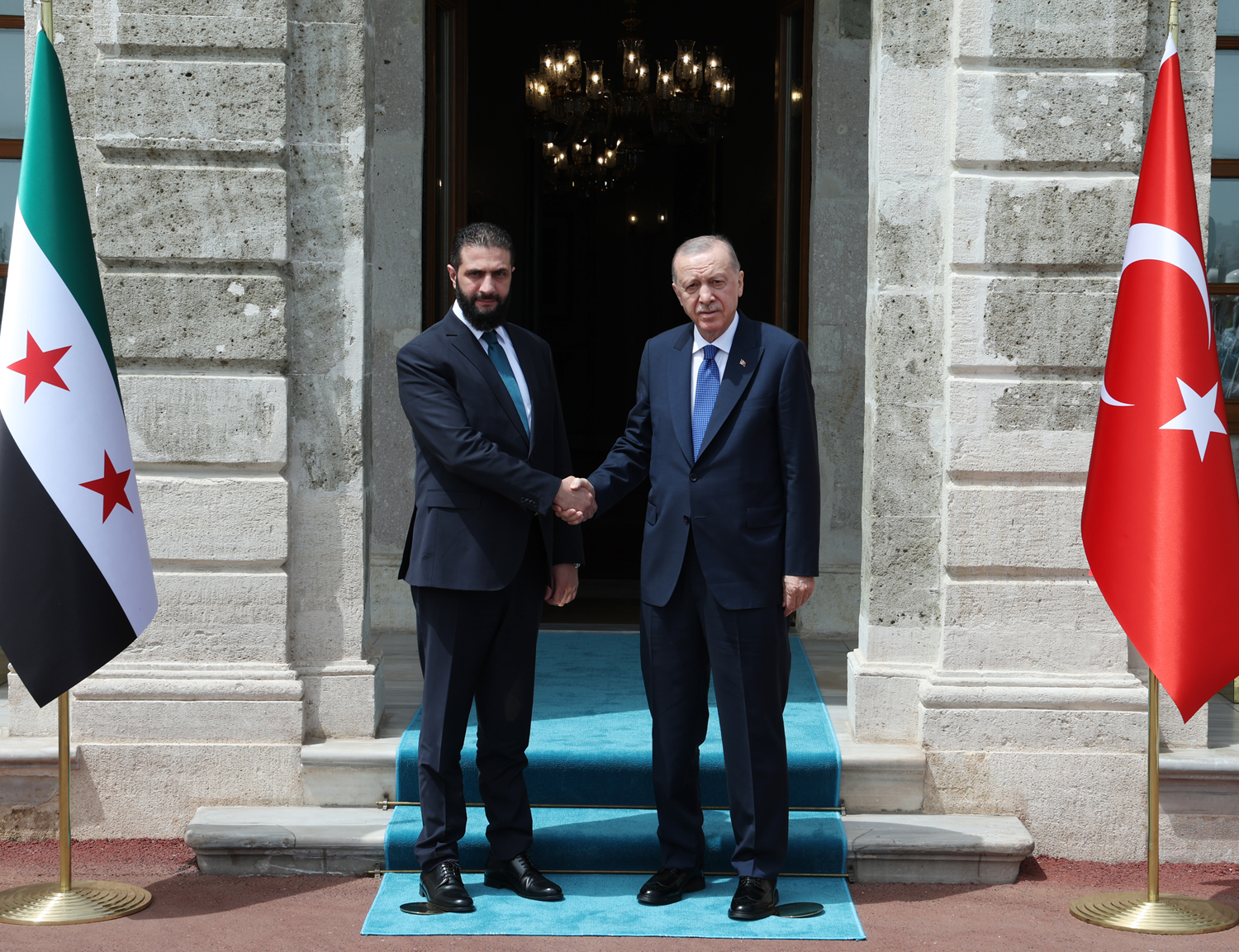 Dolmabahçe'de sürpriz buluşma: Cumhurbaşkanı Erdoğan ile Şara bir araya geldi