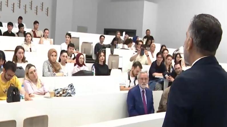 Gazeteci Murat Çiçek gençlerle buluştu