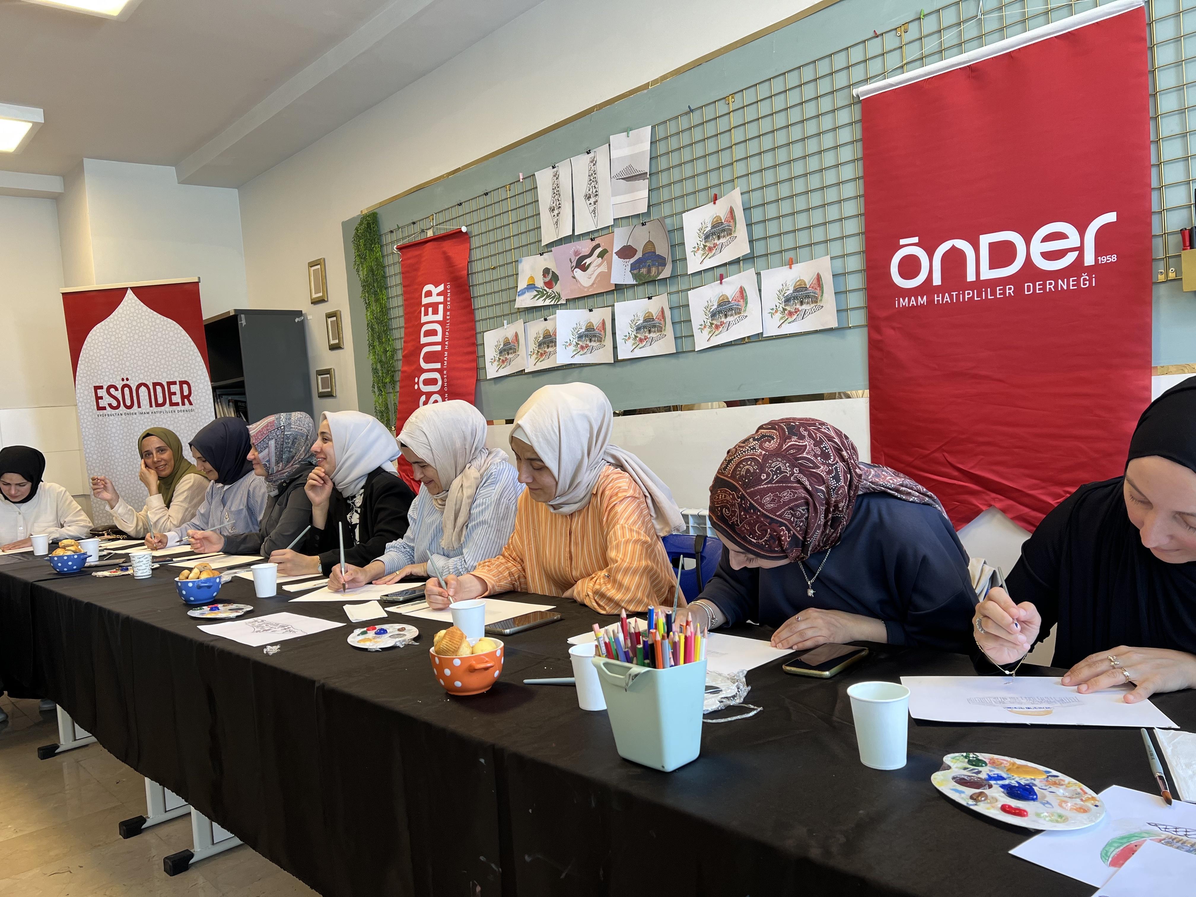 “Renklerin Ardında Gazze” Atölyesi: Fırçalar Konuştu, Renkler Kudüs'ü Anlattı