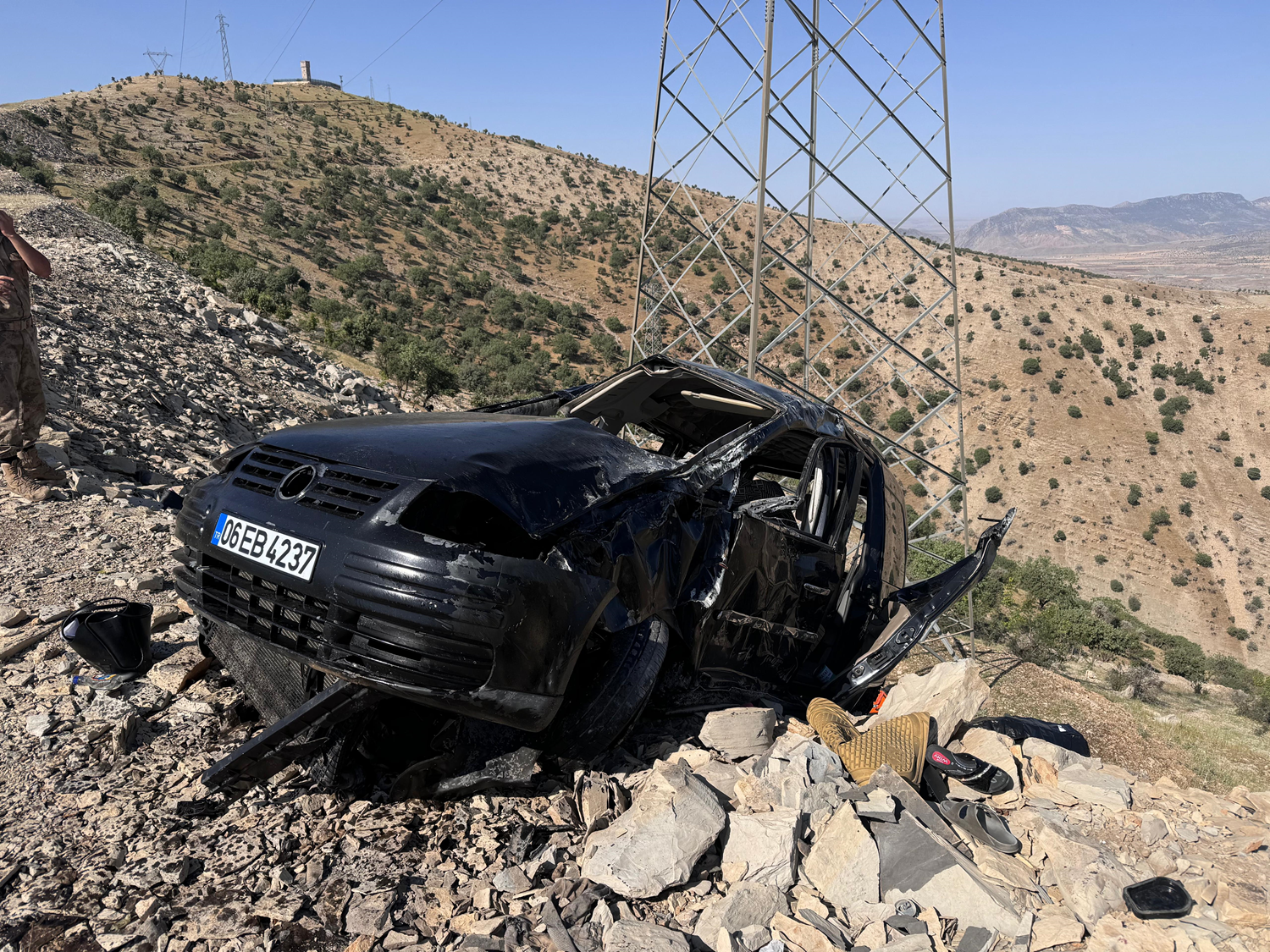 Şırnak'ta hafif ticari araç şarampole devrildi: 3 ölü, 3 ağır yaralı
