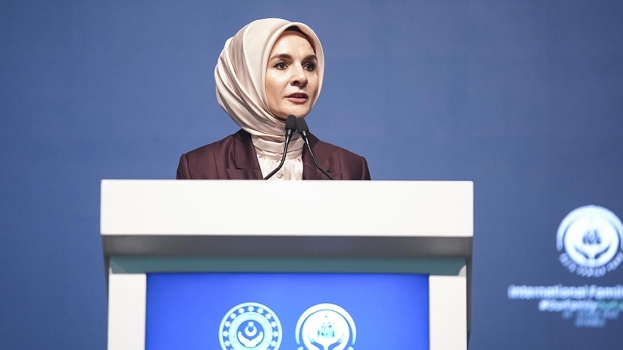 Bakan Göktaş, "ailenin korunmasına" ilişkin Bakanlar Bildirisi'ne Türkiye adına ilk imzayı attı