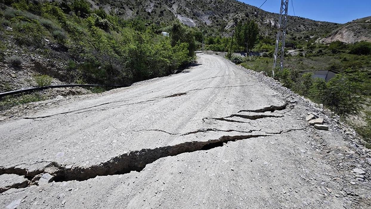 Erzurum'da toprak kayması meydana geldi