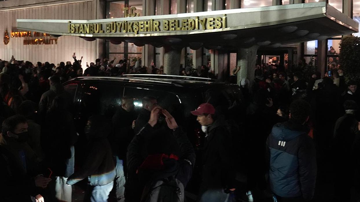 İBB'ye yolsuzluk soruşturmasında 45 şüpheli adliyeye sevk edildi