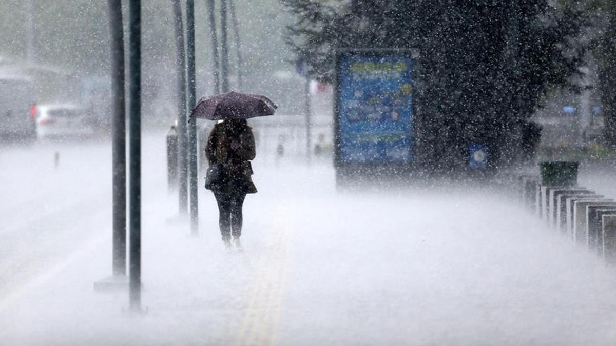 Meteorolojiden sel ve su baskını uyarısı: 11 il için saat verdi