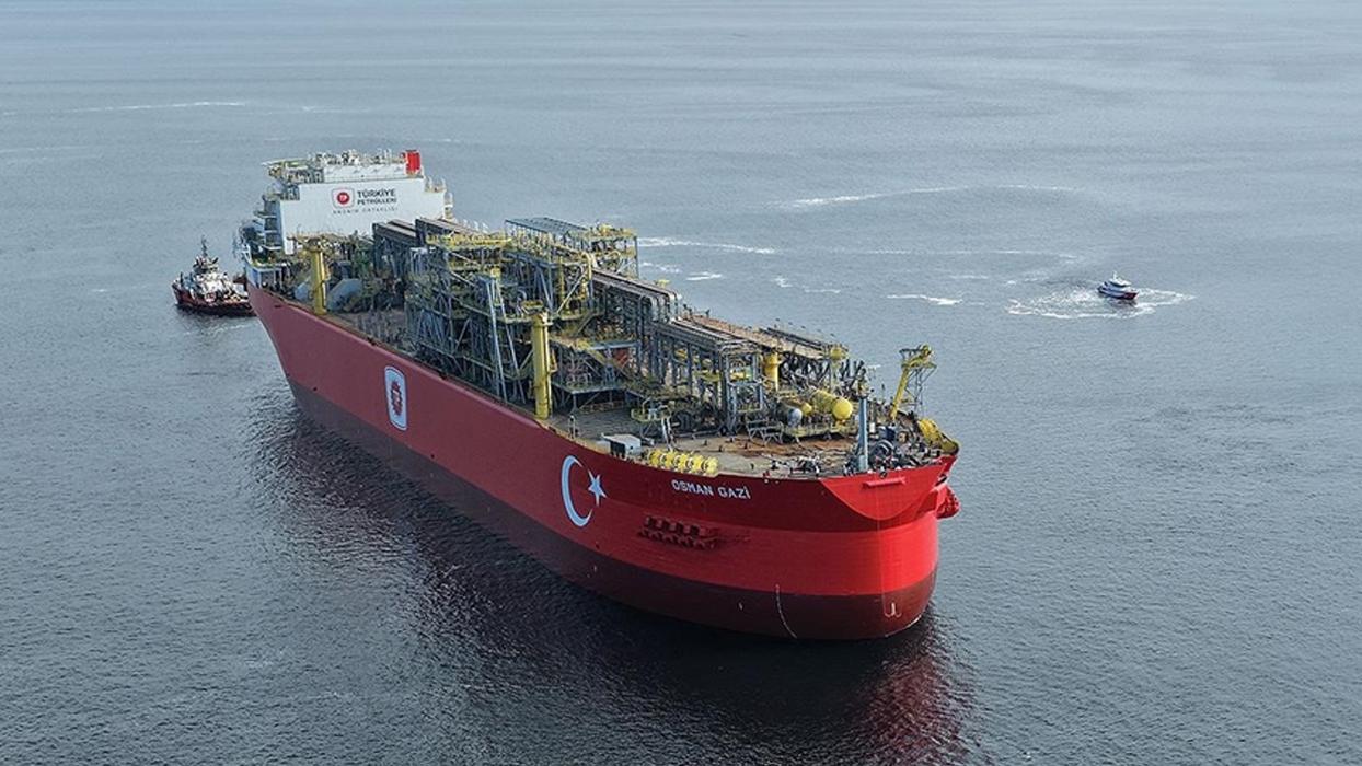 Yüzer gaz üretim platformu Osman Gazi, İstanbul'un fethinin yıl dönümünde Boğaz'dan geçecek