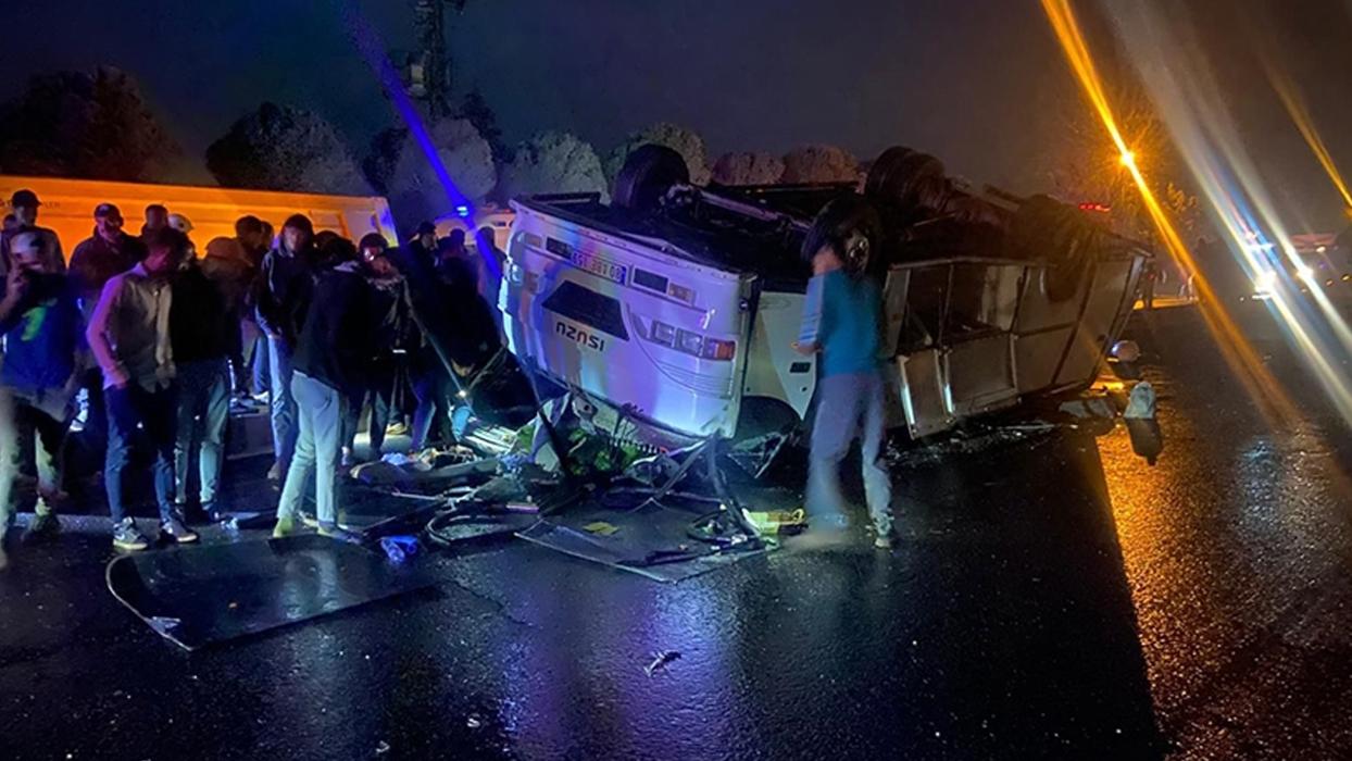 Hatay'da midibüs devrildi: 25 tarım işçisi yaralı