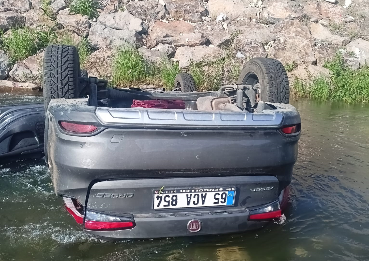 Erzurum'da dereye yuvarlanan otomobildeki 3 kişi öldü