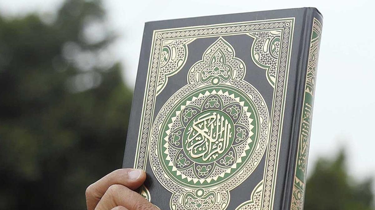 Fransa'da Momika vakası! Kur'an-ı Kerim'i yakıp kaçtı