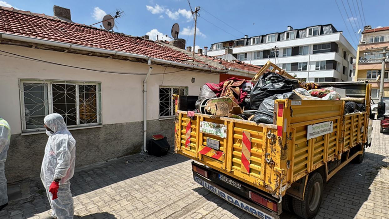Tepebaşı'nda tek katlı evden 2 kamyon çöp çıkarıldı!