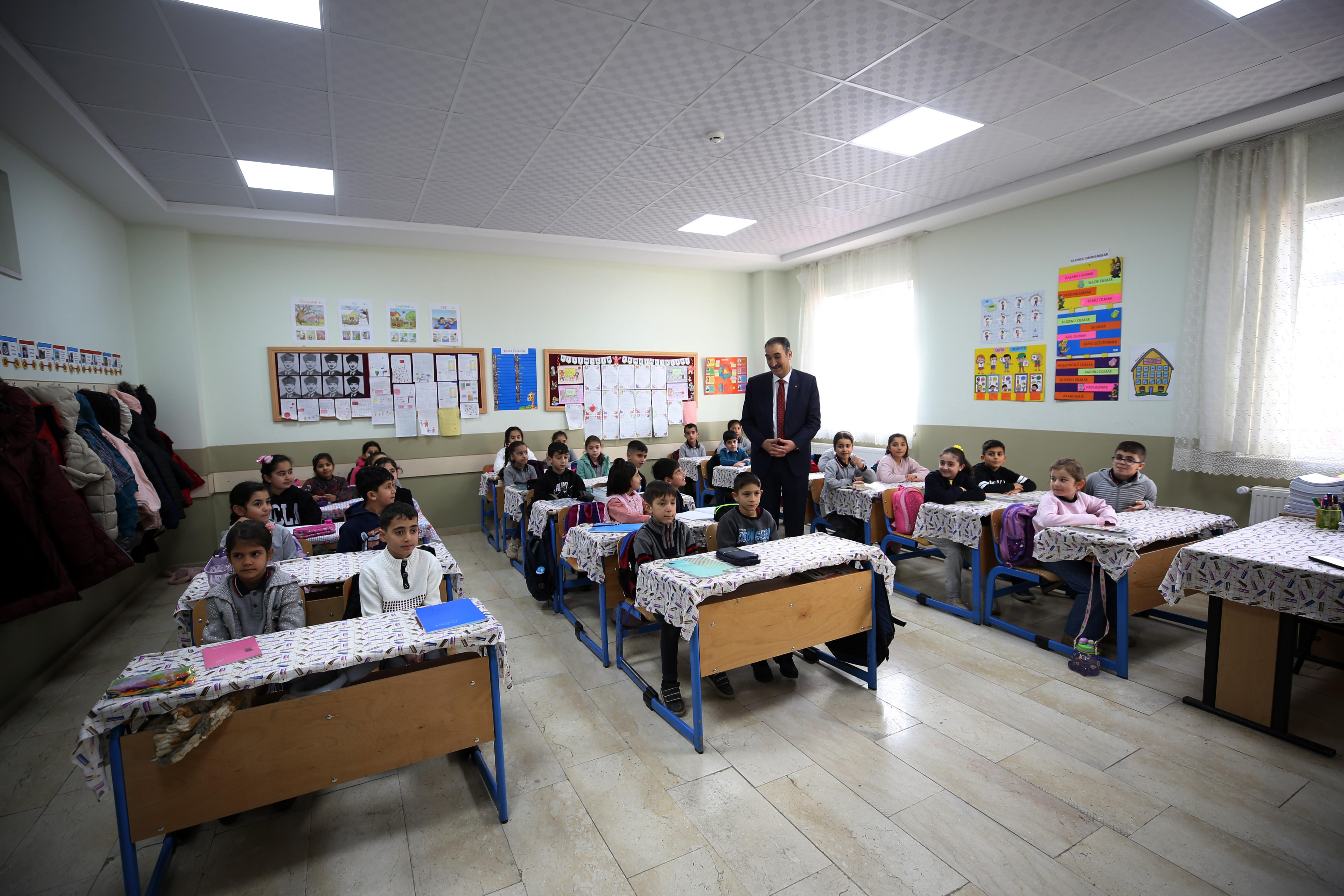 5 Haziran yarın okullar tatil mi, yarım gün mü? Arefe Günü okullarda ders işlenecek mi?