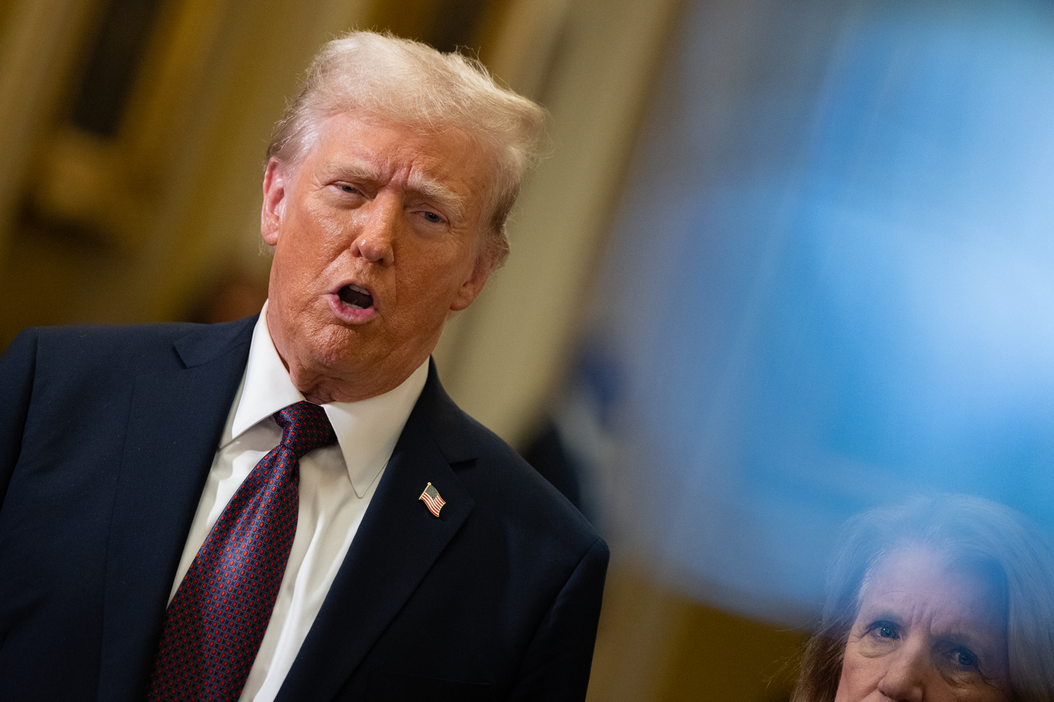 Trump yönetimi, federal fonların feshedilmesini talep ediyor