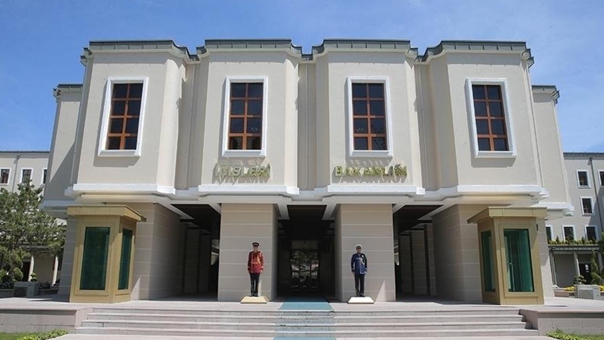 İstanbul merkezli soruşturmalarda tutuklanan 5 belediye başkanı görevden uzaklaştırıldı
