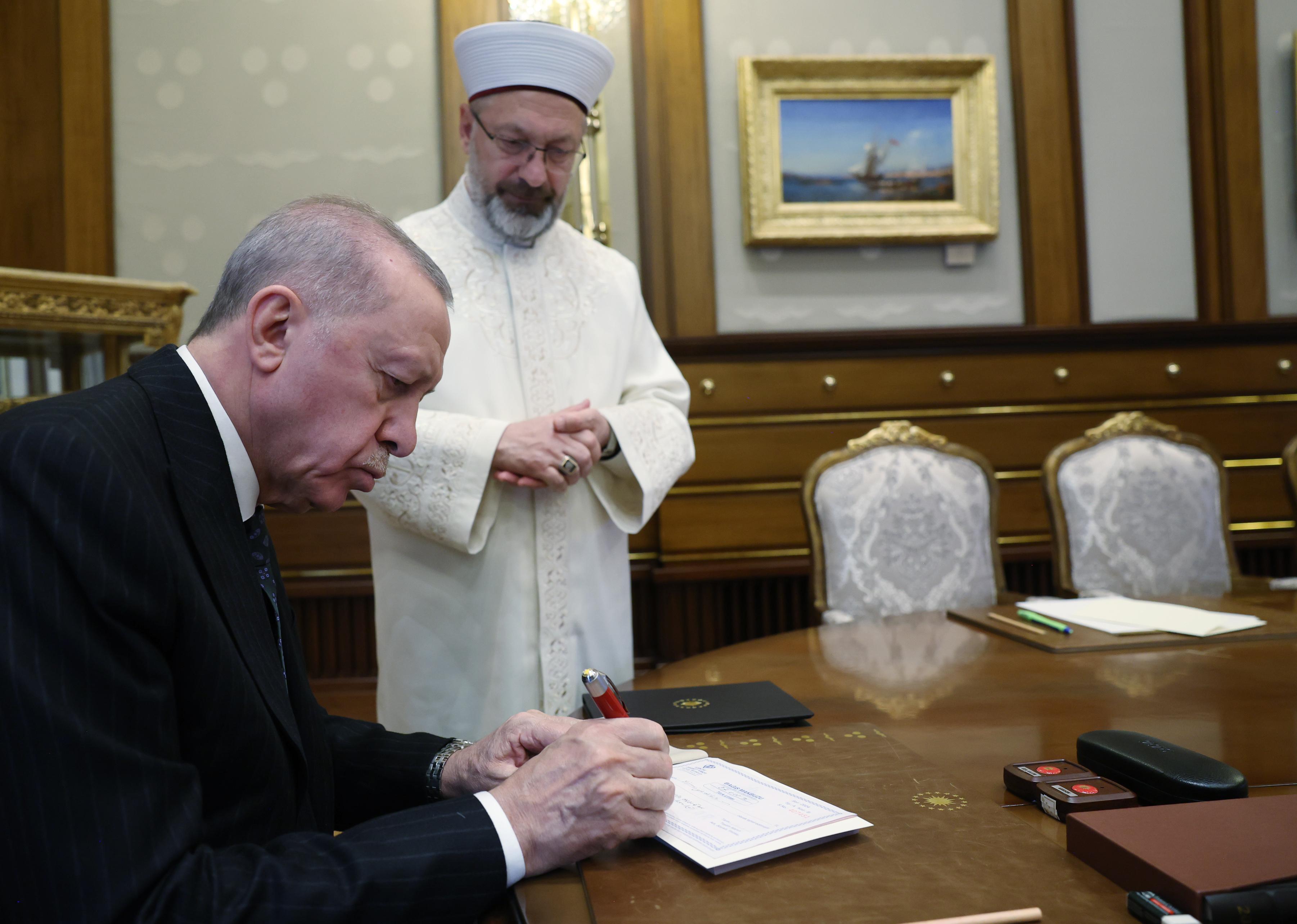 Cumhurbaşkanı Erdoğan'ın bağışladığı kurbanlar kesildi