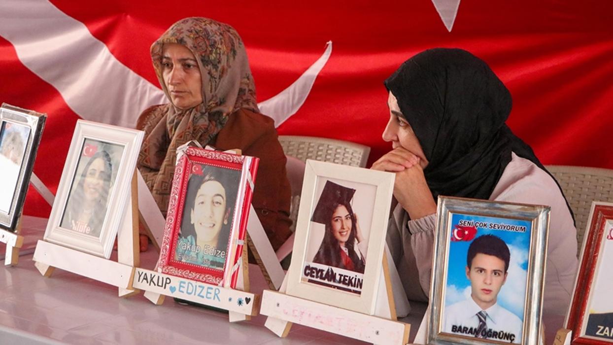 Diyarbakır anneleri bayramda da evlatları için nöbette