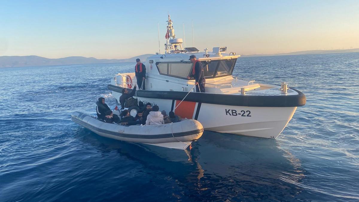 İzmir'de göçmen operasyonu: 47 kişi denizden karaya çıkartıldı