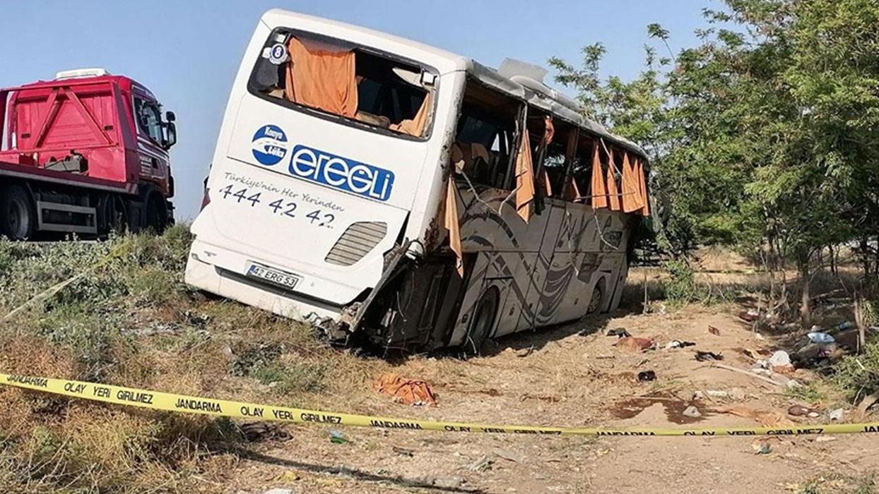 Konya'da yolcu otobüsü devrildi: 1 ölü, 26 yaralı