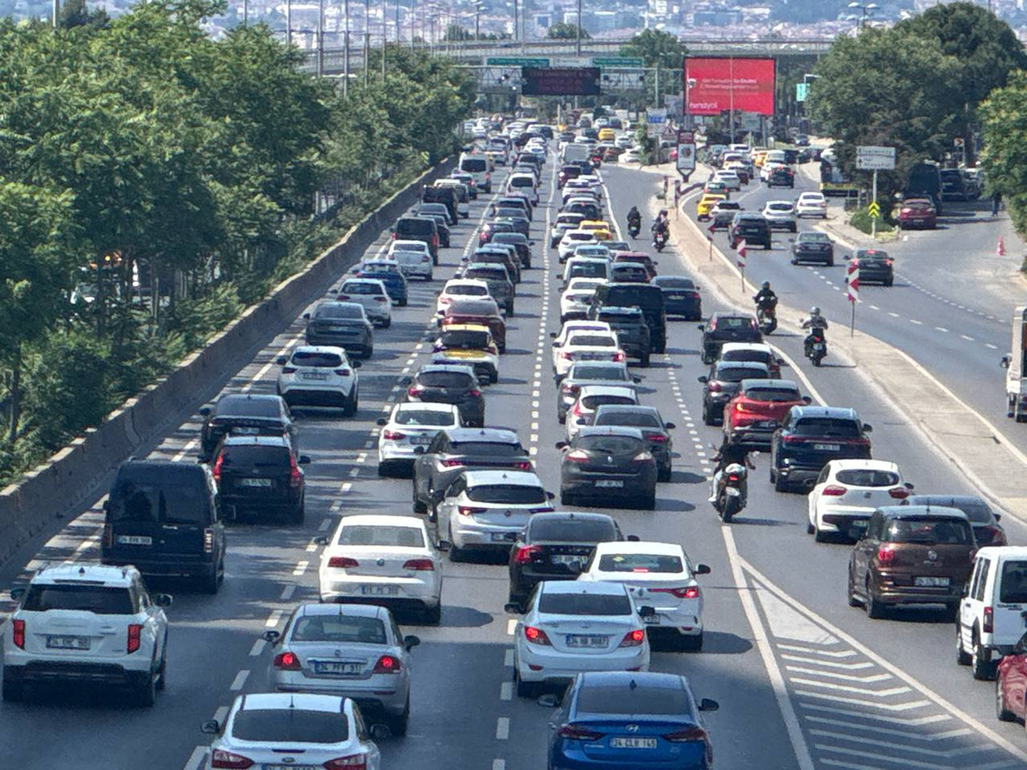 İstanbul trafiğinde bayram yoğunluğu: Gişelere kadar uzandı