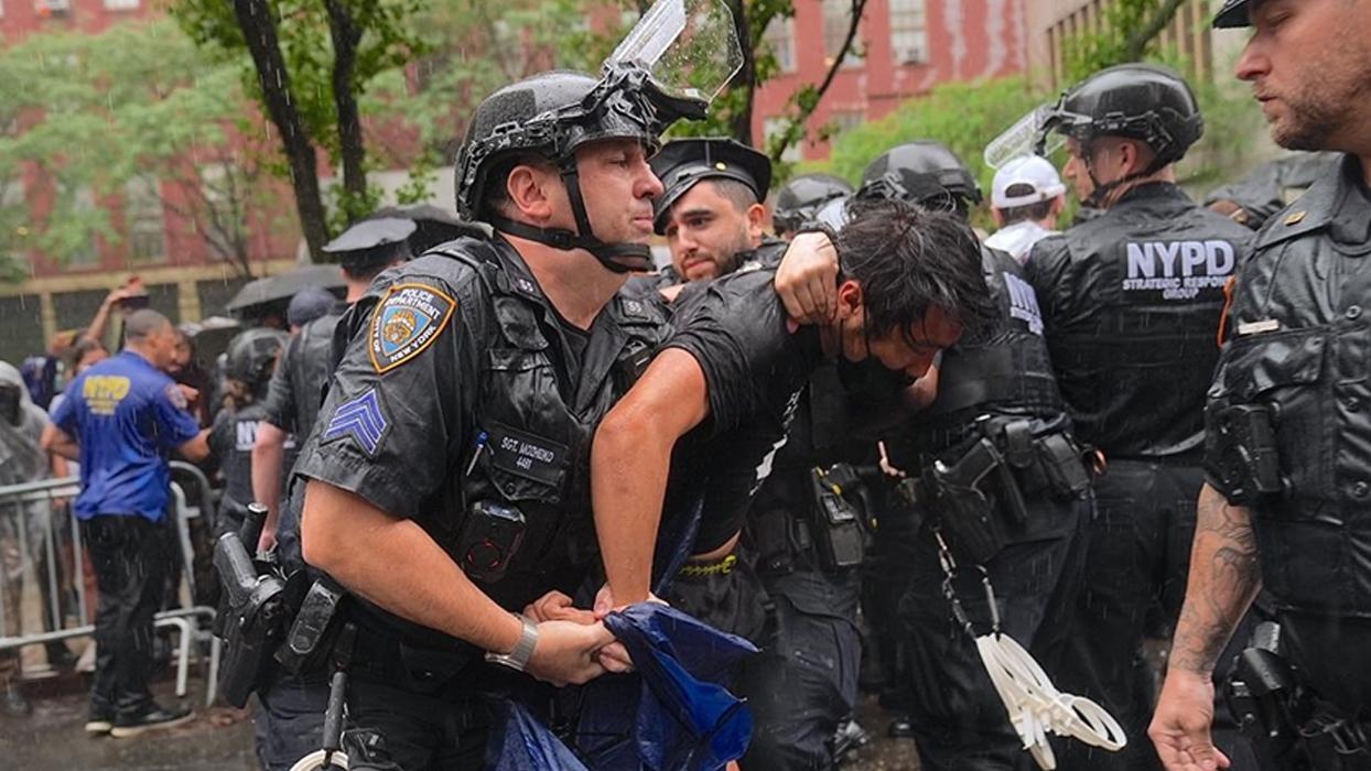 New York'ta göçmenlere destek gösterisi... Onlarca protestocu gözaltına alındı