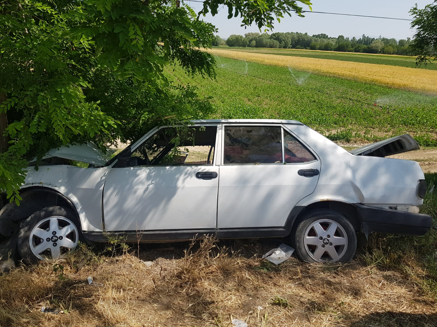 Afyonkarahisar'da kaza: 2 otomobil çarpıştı, 6 yaralı