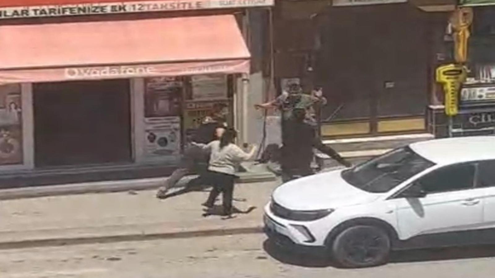 Eskişehir'de cadde ortasında kanlı akraba kavgası: 3 yaralı