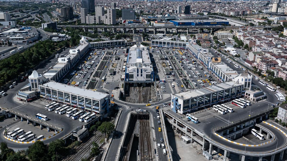 İstanbul Otogarı'nda bayram dönüş yoğunluğu devam ediyor