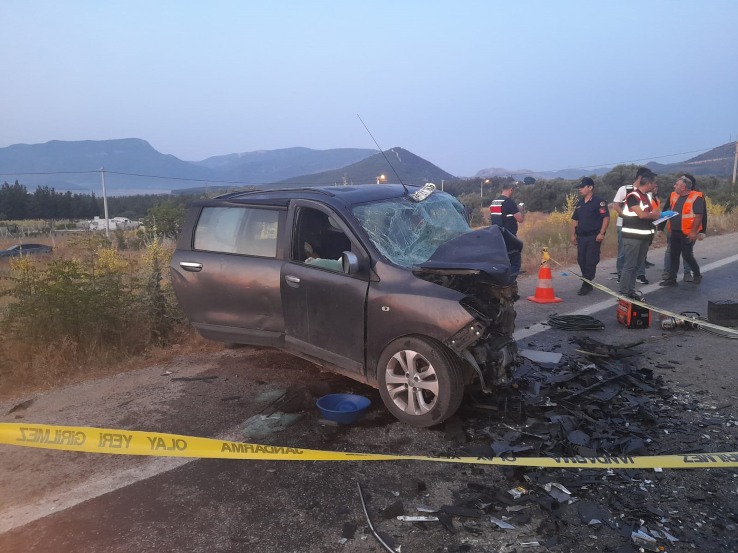 İzmir Menderes'te zincirleme trafik kazasında 5 ölü, 2 yaralı