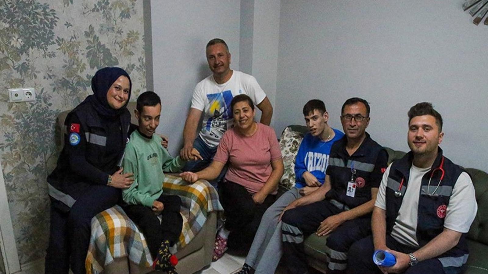 Uşak'ta sağlık çalışanları her ay 2 bin hastanın evine misafir oluyor