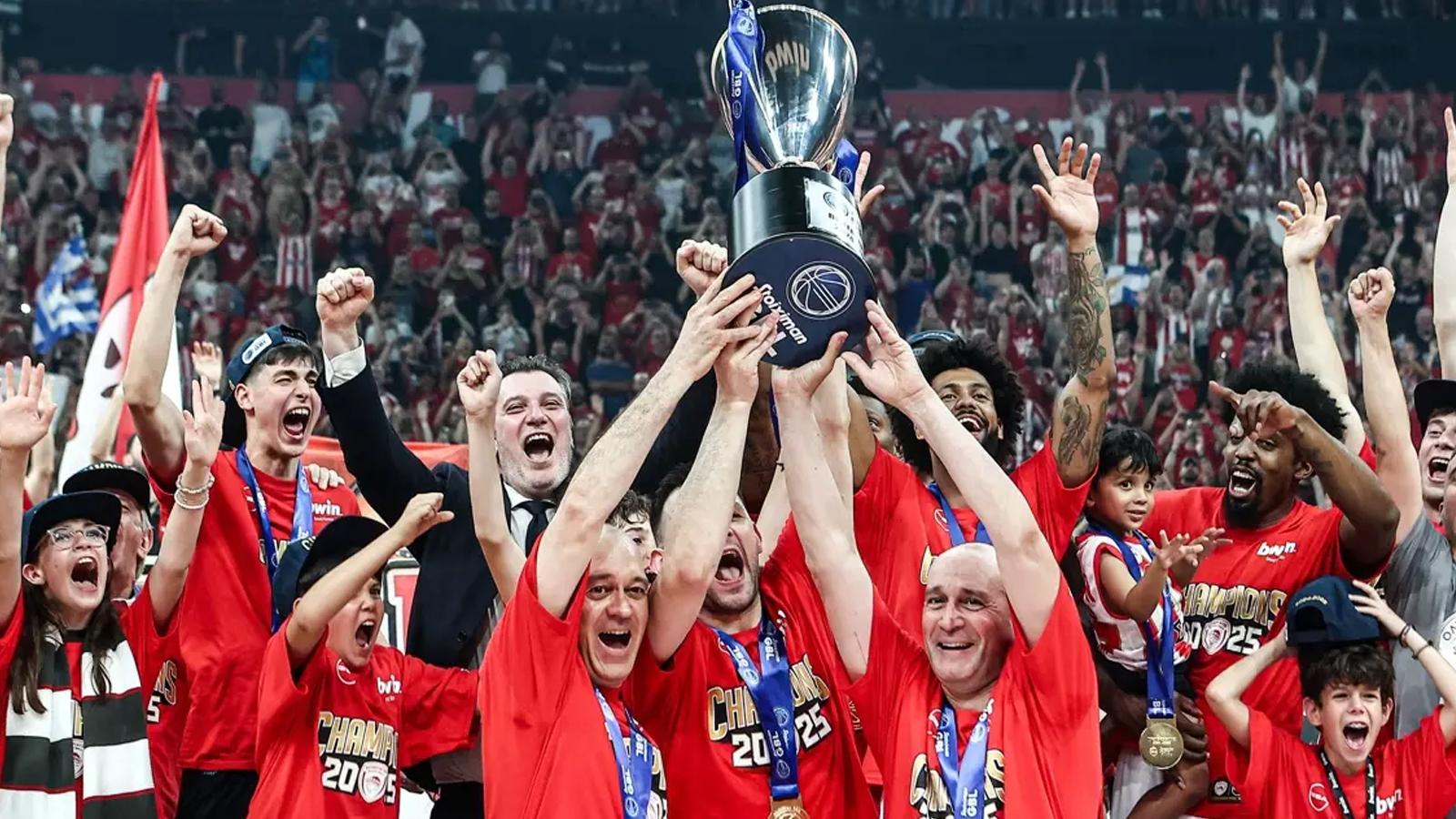 Yunanistan Basketbol Ligi: Olimpiyakos, Panathinaikos'u yenerek şampiyon oldu