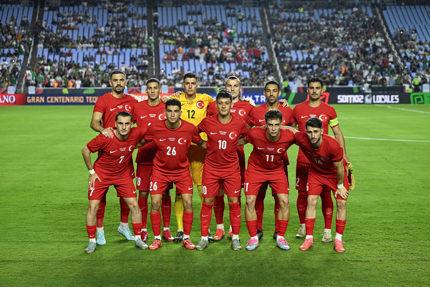 İlkler gecesi! Yasin Özcan ve Demir Ege Tıknaz ilk kez forma giydi