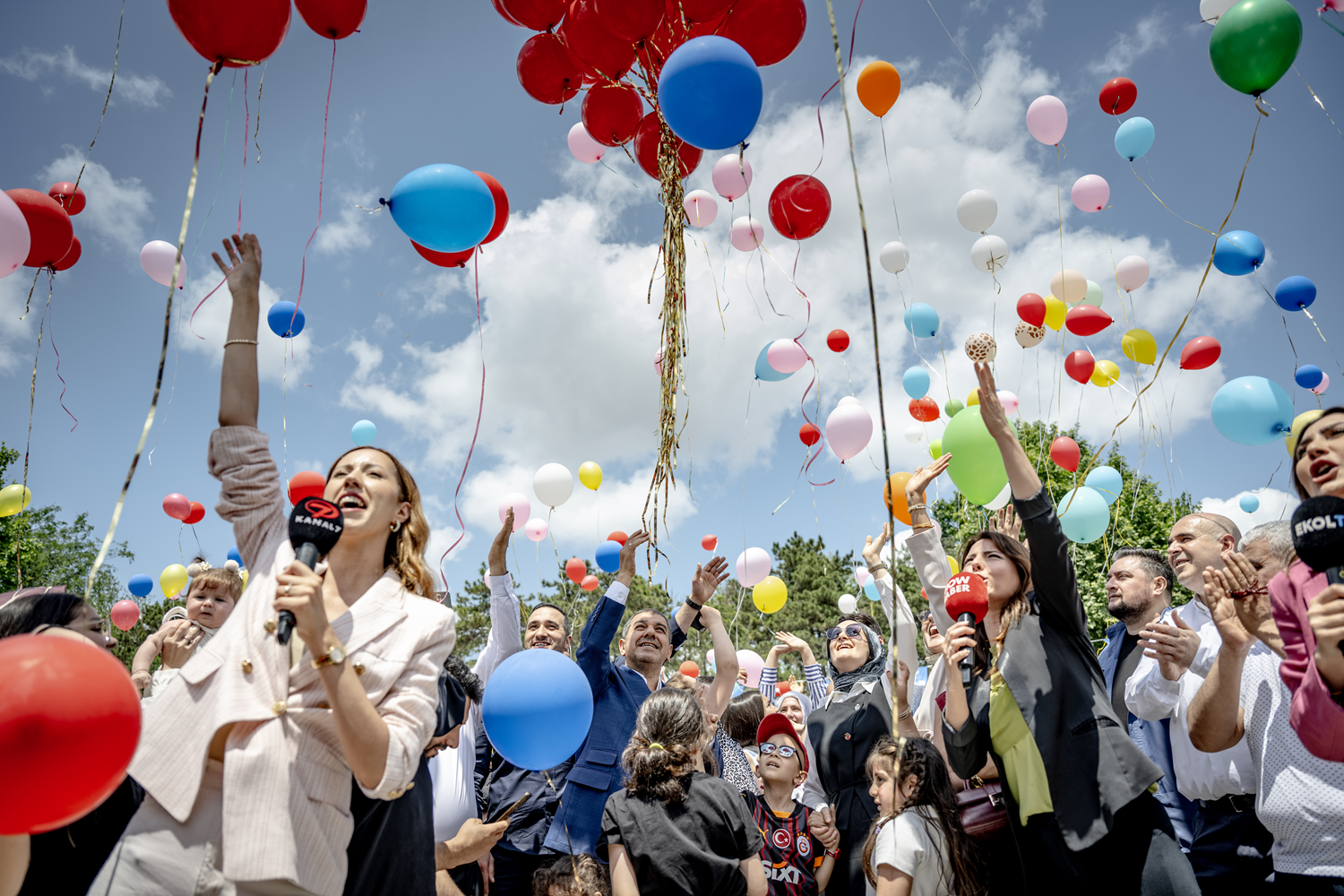 Esenler'de kanseri yenen 7 yaşındaki Selim için balon uçuruldu