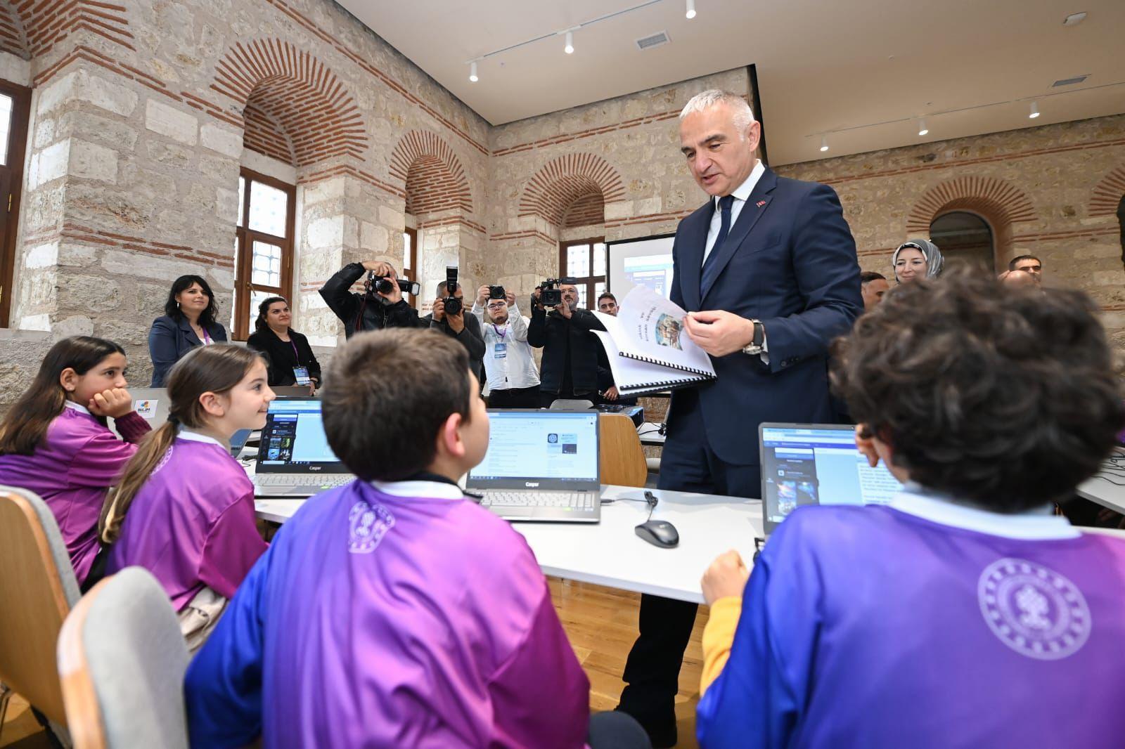 Kütüphaneler sosyal etkileşim merkezlerine dönüşüyor