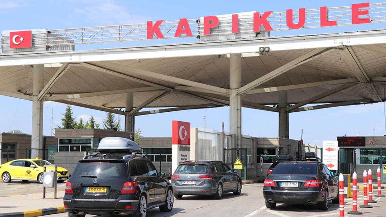 Ticaret Bakanlığı yolcu yoğunluğuna karşı gümrüklerde yeni tedbirler aldı