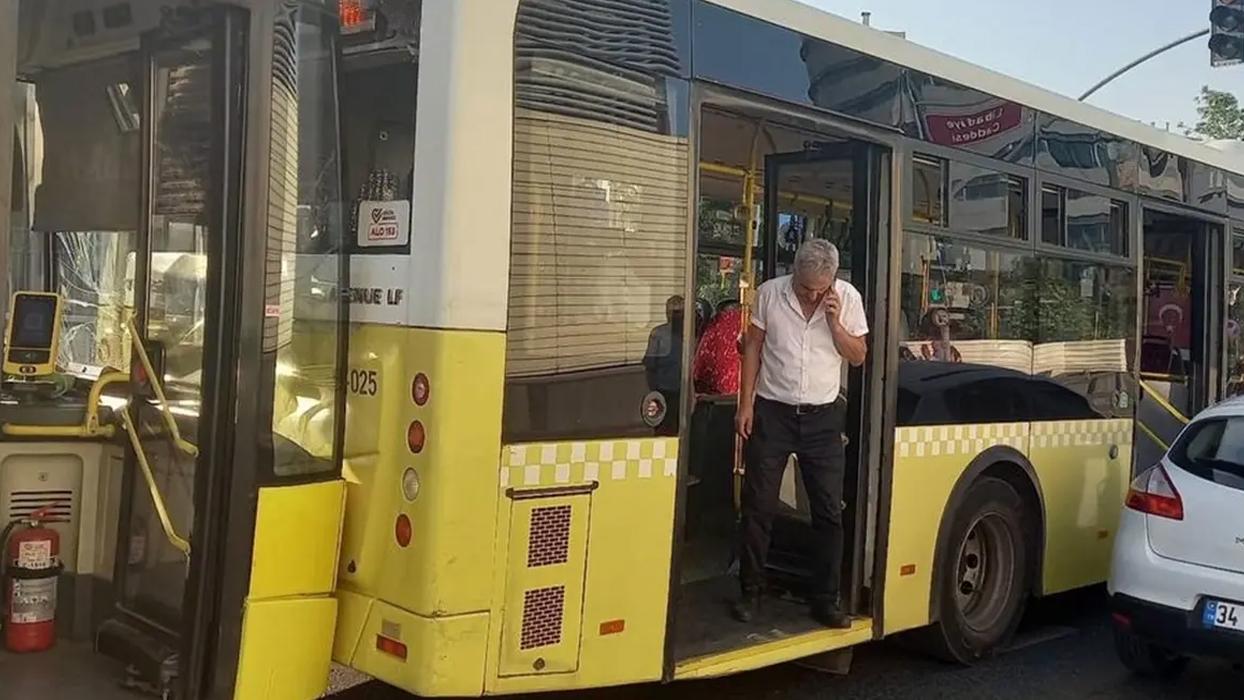 Üsküdar'da kırmızı ışıkta duramayan İETT otobüsü çarptı
