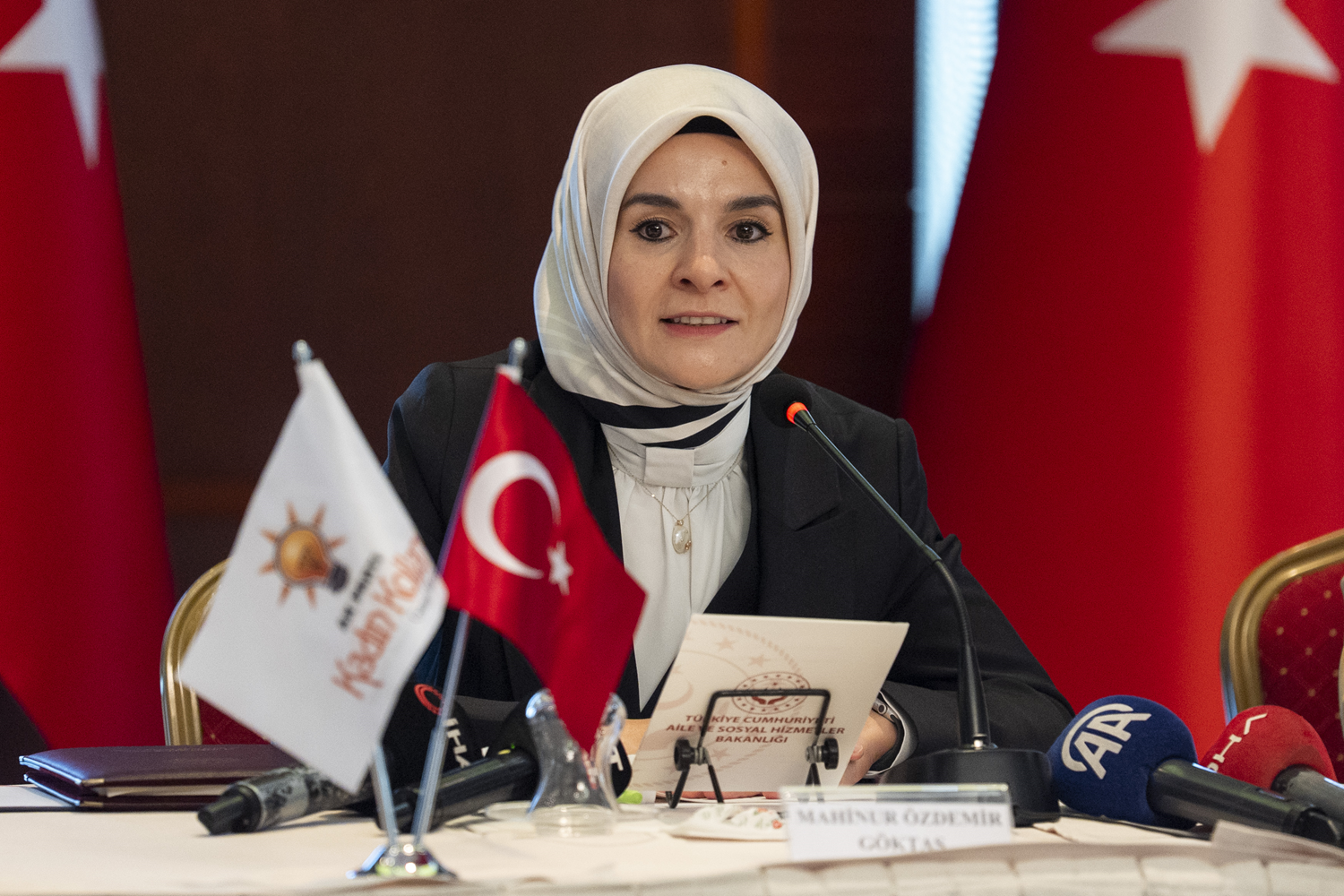 Bakan Göktaş: Depremzedelere ve göç alanlarındaki kadınlara destek artırılıyor