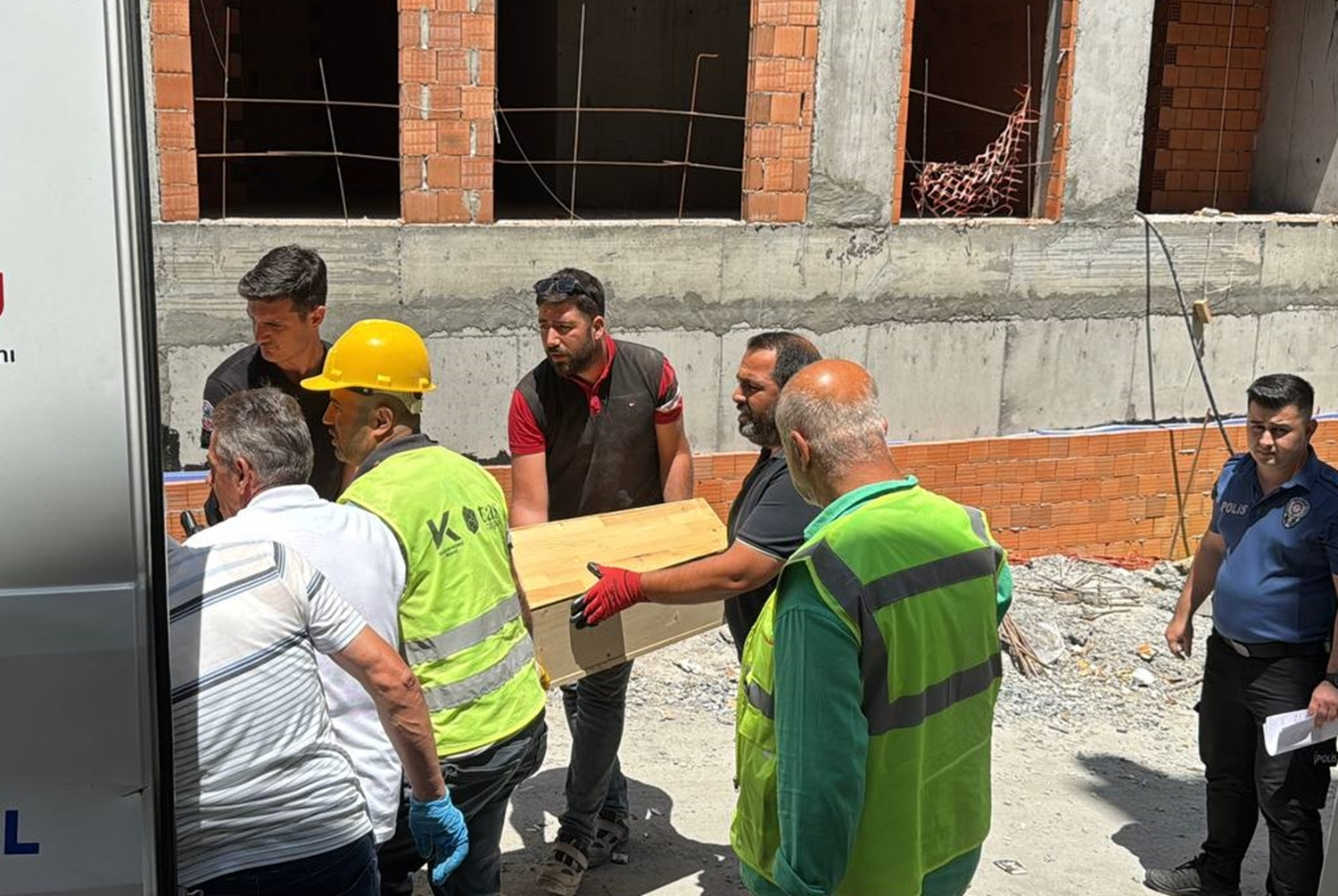 Bağcılar'da baba-oğul arasında silahlı kavga: 1 ölü