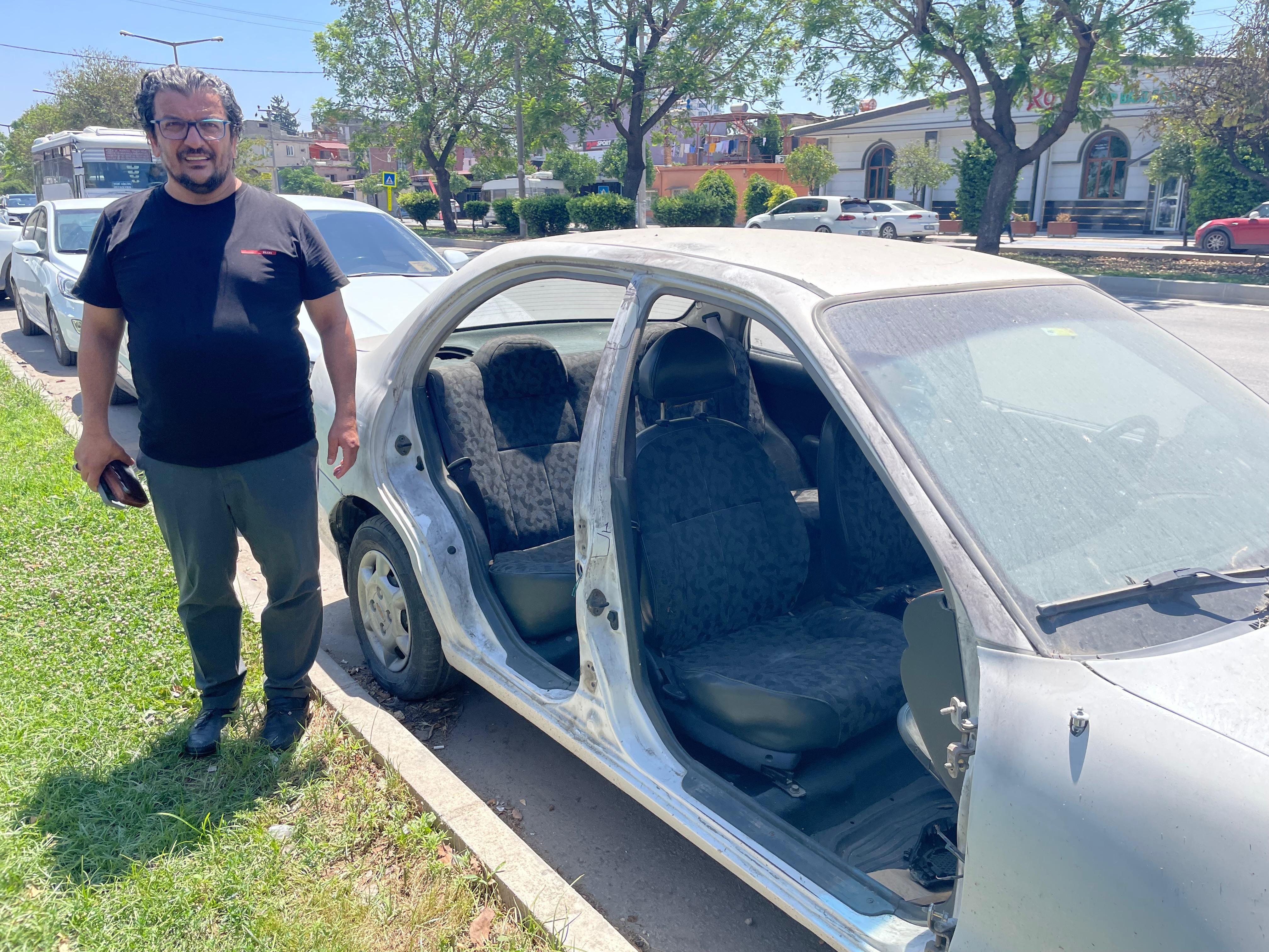 Bu da oldu! Otomobilin kapıları çalındı