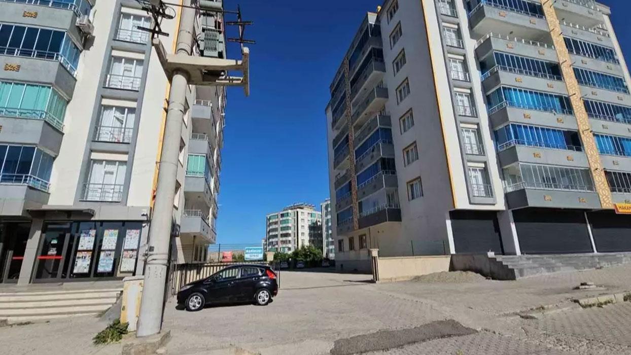 Ergani'de kaybolan 9 yaşındaki çocuk yangın merdiveninde ölü bulundu