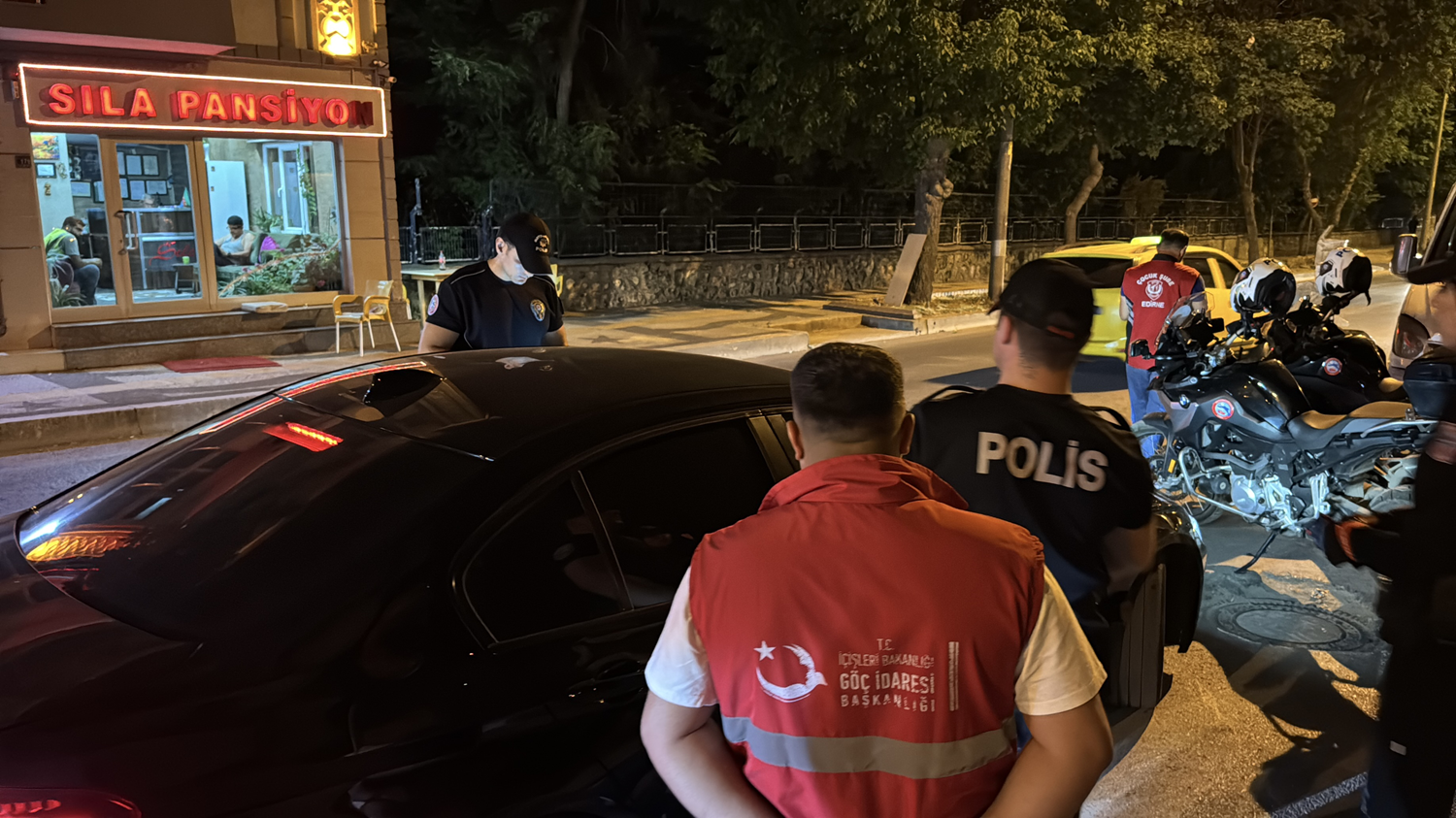 Huzur Uygulamasında Edirne'de 13 düzensiz göçmen yakalandı