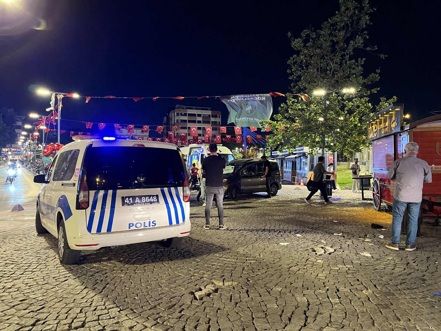 İzmit'te bıçaklı kavgada 1 kişi yaralandı, hastaneye kaldırıldı