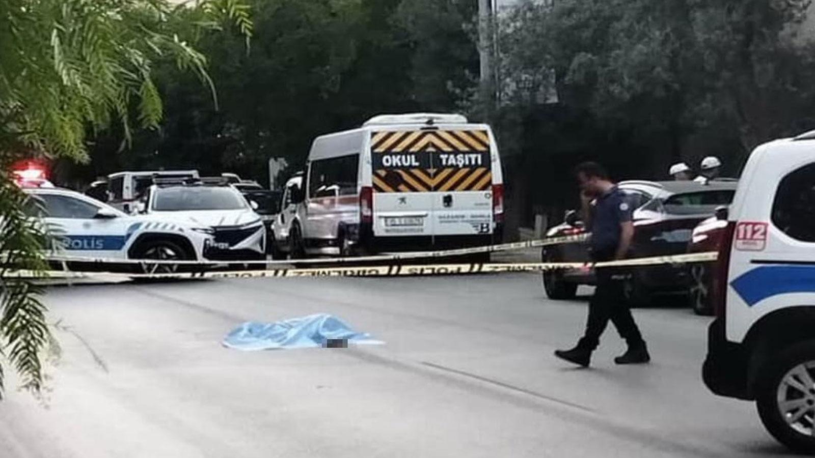 İzmir'de korkunç olay: Yola yatan kadının üzerinden 2 araba geçti